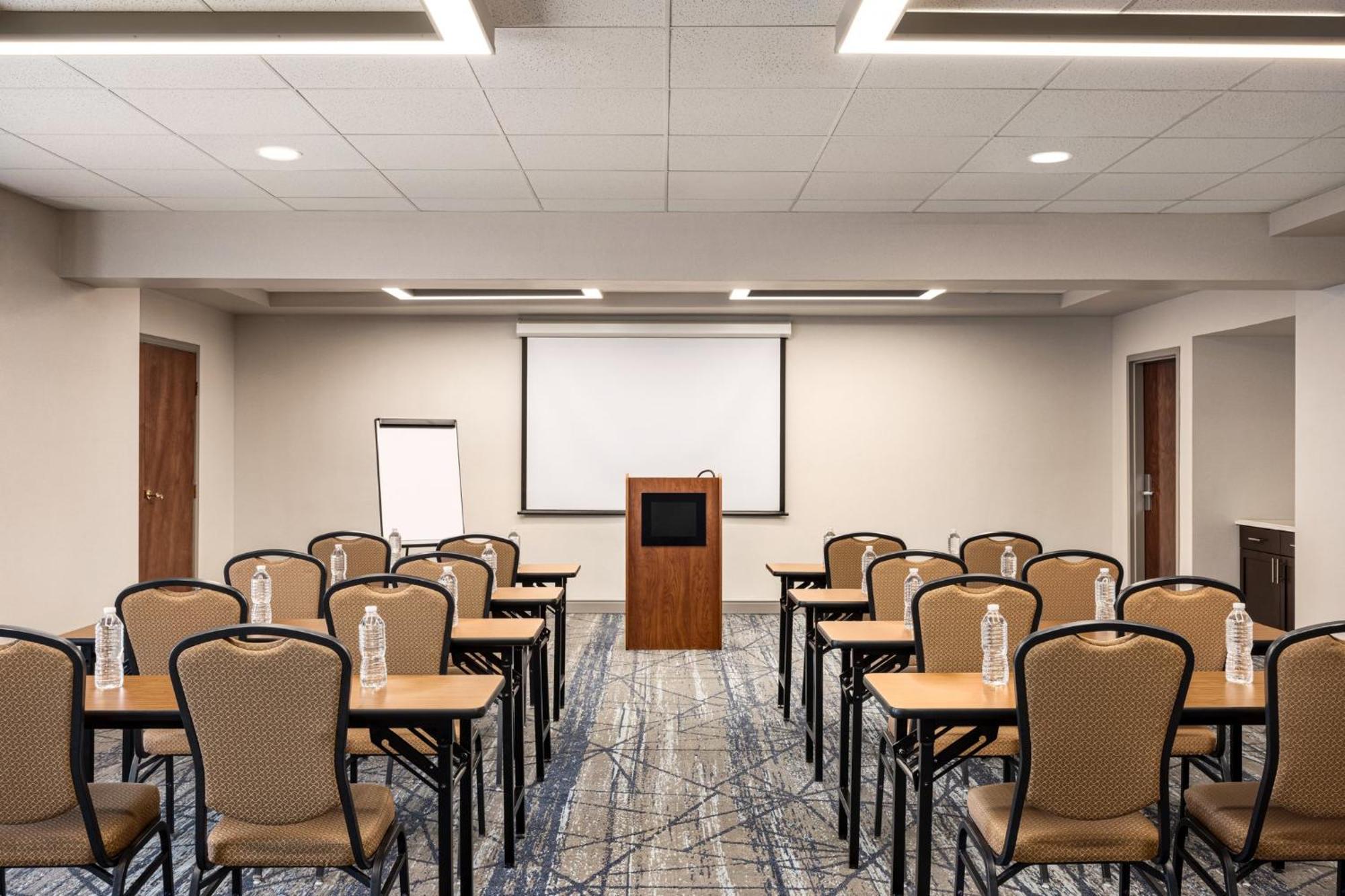 Holiday Inn Express Hotel & Suites Indianapolis W - Airport Area By Ihg Zewnętrze zdjęcie